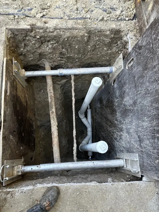 Experienced plumber completing Drain Cleaning work in Oildale